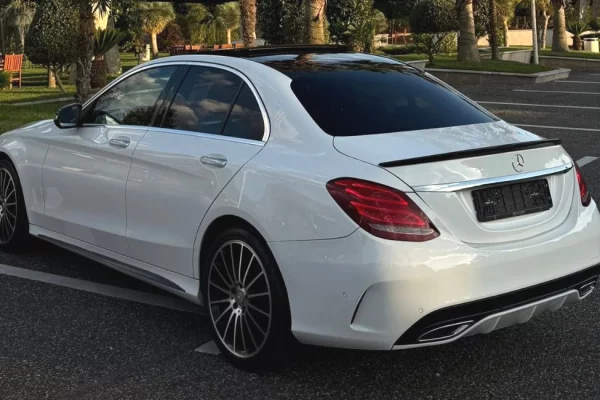 Makina ne shitje ne Tirane, Mercedes-Benz, 2015 Diesel,Kambio Automatik Pagesa 14,900  Euro.