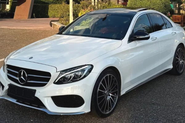 Makina ne shitje ne Tirane - 14,900 Euro