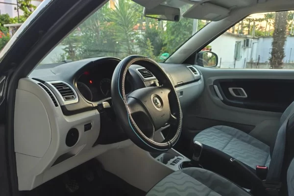 Makina ne shitje ne Tirane, Skoda, 2010 Benzine,Kambio Manual Pagesa 2,900  Euro.