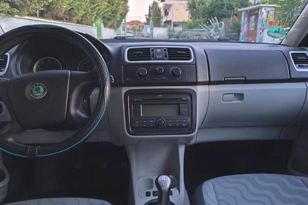Makina ne shitje ne Tirane, Skoda, 2010 Benzine,Kambio Manual Pagesa 2,900  Euro.