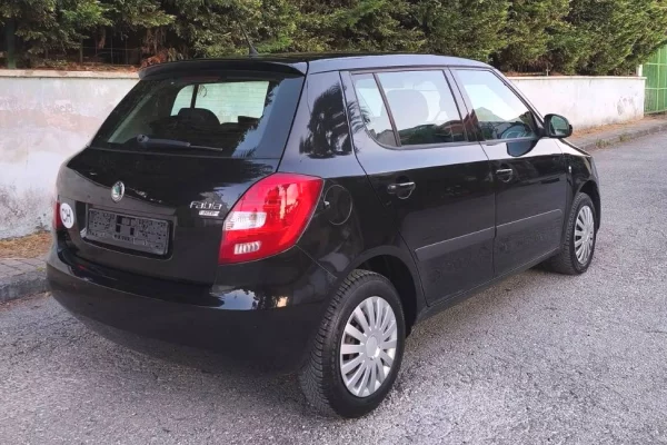 Makina ne shitje ne Tirane, Skoda, 2010 Benzine,Kambio Manual Pagesa 2,900  Euro.