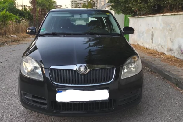 Makina ne shitje ne Tirane, Skoda, 2010 Benzine,Kambio Manual Pagesa 2,900  Euro.