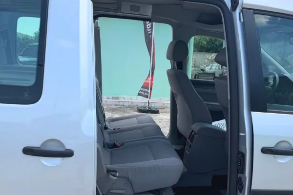 Makina ne shitje ne Fier, Volkswagen, 2005 Benzine,Kambio Manual Pagesa 3,599  Euro.