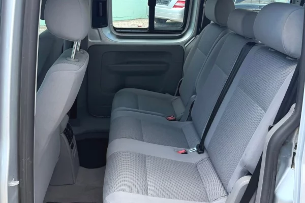 Makina ne shitje ne Fier, Volkswagen, 2005 Benzine,Kambio Manual Pagesa 3,599  Euro.