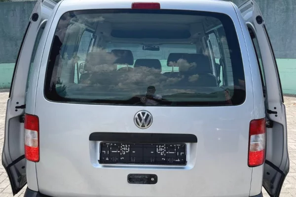 Makina ne shitje ne Fier, Volkswagen, 2005 Benzine,Kambio Manual Pagesa 3,599  Euro.