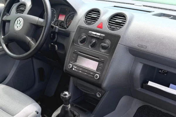Makina ne shitje ne Fier, Volkswagen, 2005 Benzine,Kambio Manual Pagesa 3,599  Euro.