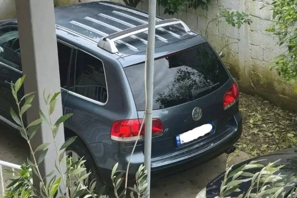 Makina ne shitje ne Tirane, Volkswagen, 2005 Diesel,Kambio Automatik Pagesa 280,000  Leke.