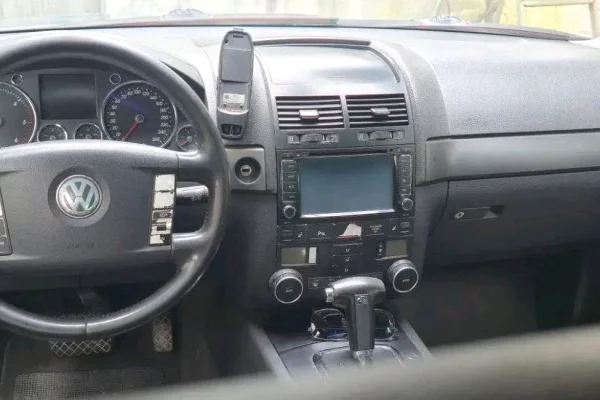 Makina ne shitje ne Tirane, Volkswagen, 2005 Diesel,Kambio Automatik Pagesa 280,000  Leke.