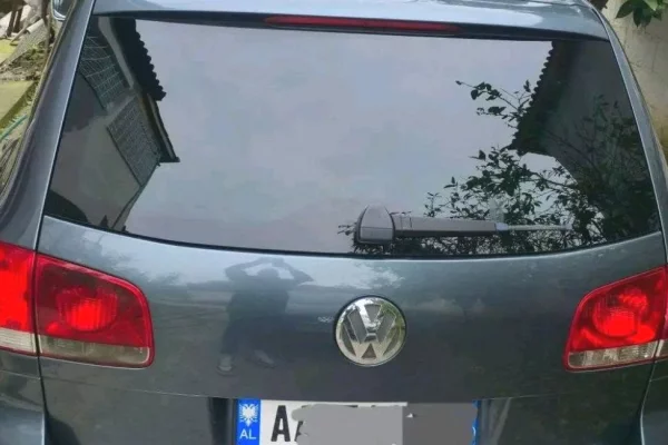 Makina ne shitje ne Tirane, Volkswagen, 2005 Diesel,Kambio Automatik Pagesa 280,000  Leke.