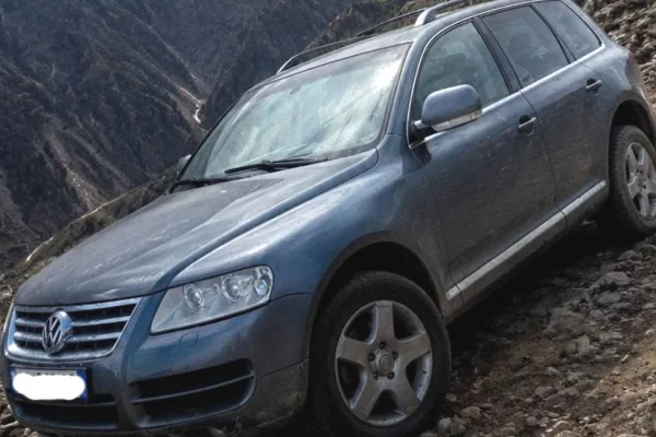 Makina ne shitje ne Tirane, Volkswagen, 2005 Diesel,Kambio Automatik Pagesa 280,000  Leke.