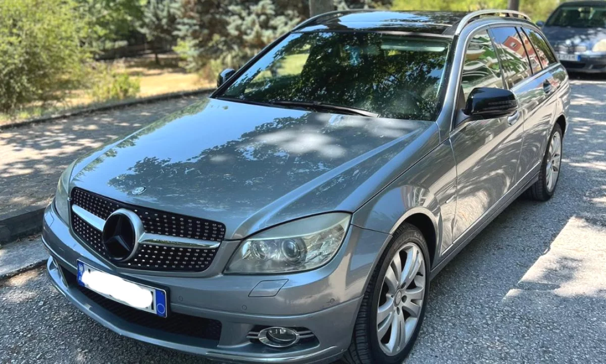 Makina ne shitje ne Fier, Mercedes-Benz, 2009 Diesel,Kambio Automatik Pagesa 4,500  Euro.