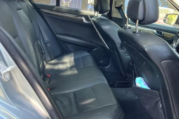 Makina ne shitje ne Fier, Mercedes-Benz, 2009 Diesel,Kambio Automatik Pagesa 4,500  Euro.
