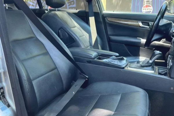 Makina ne shitje ne Fier, Mercedes-Benz, 2009 Diesel,Kambio Automatik Pagesa 4,500  Euro.