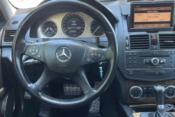 Makina ne shitje ne Fier, Mercedes-Benz, 2009 Diesel,Kambio Automatik Pagesa 4,500  Euro.