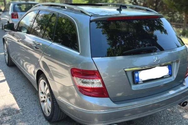 Makina ne shitje ne Fier, Mercedes-Benz, 2009 Diesel,Kambio Automatik Pagesa 4,500  Euro.