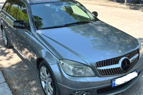 Makina ne shitje ne Fier, Mercedes-Benz, 2009 Diesel,Kambio Automatik Pagesa 4,500  Euro.