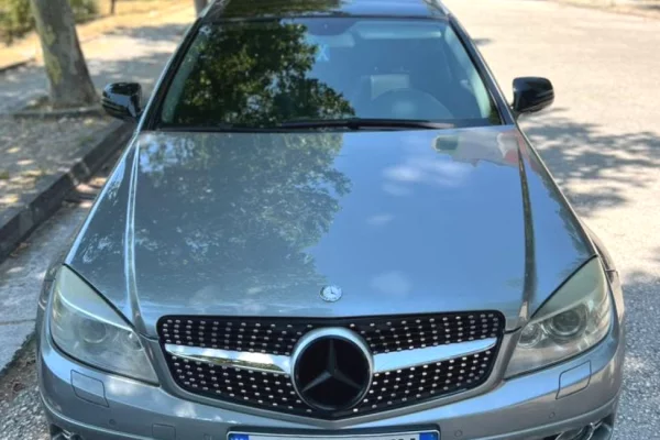 Makina ne shitje ne Fier, Mercedes-Benz, 2009 Diesel,Kambio Automatik Pagesa 4,500  Euro.