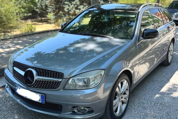 Makina ne shitje ne Fier - 4,500 Euro