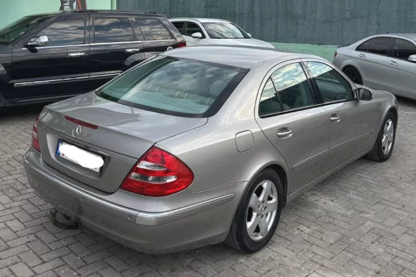 Makina ne shitje ne Fier, Mercedes-Benz, 2008 gasoline-gas,Kambio Automatik Pagesa 5,300  Euro.