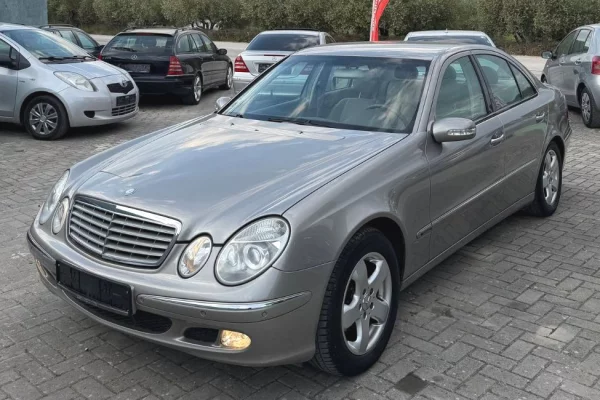 Makina ne shitje ne Fier - 5,300 Euro