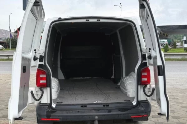 Makina ne shitje ne Tirane, Volkswagen, 2016 Diesel,Kambio Manual Pagesa 7,900  Euro.