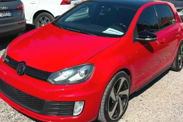 Makina ne shitje ne Elbasan, Volkswagen, 2012 Diesel,Kambio Automatik Pagesa 6,900  Euro.