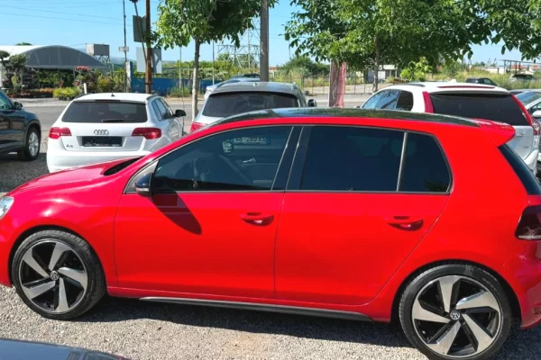 Makina ne shitje ne Elbasan, Volkswagen, 2012 Diesel,Kambio Automatik Pagesa 6,900  Euro.