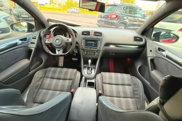 Makina ne shitje ne Elbasan, Volkswagen, 2012 Diesel,Kambio Automatik Pagesa 6,900  Euro.