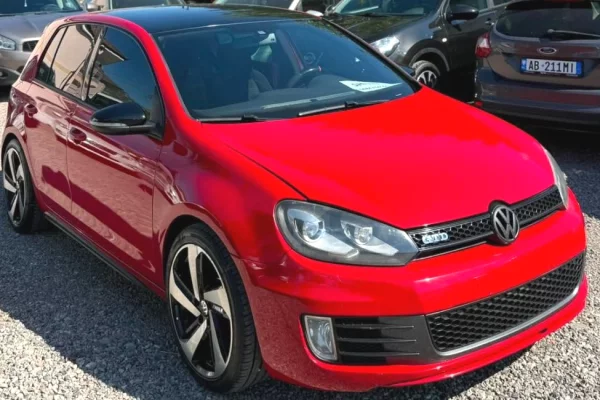Makina ne shitje ne Elbasan, Volkswagen, 2012 Diesel,Kambio Automatik Pagesa 6,900  Euro.