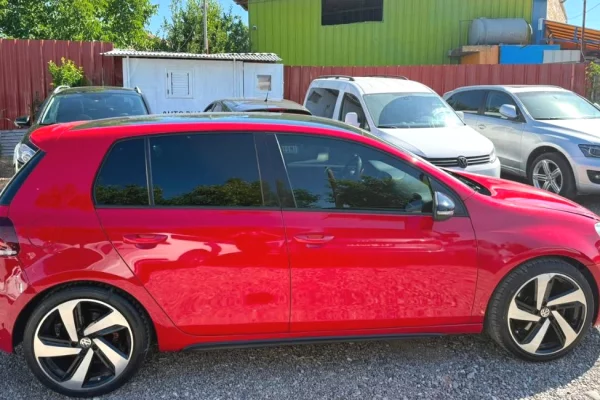 Makina ne shitje ne Elbasan, Volkswagen, 2012 Diesel,Kambio Automatik Pagesa 6,900  Euro.