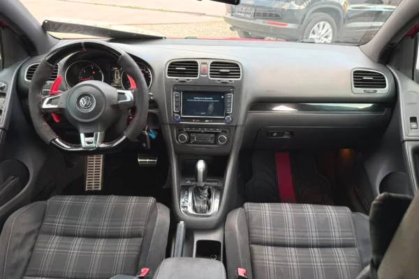 Makina ne shitje ne Elbasan, Volkswagen, 2012 Diesel,Kambio Automatik Pagesa 6,900  Euro.