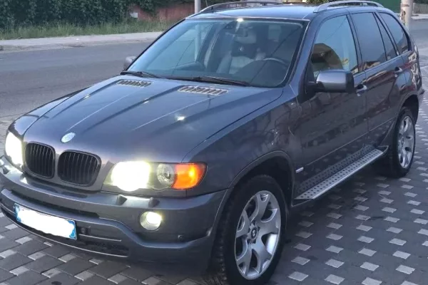 Makina ne shitje ne Durres - 320,000 Leke