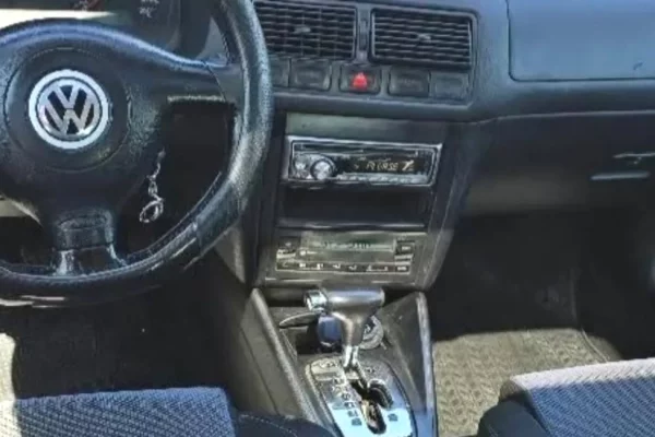Makina ne shitje ne Durres, Volkswagen, 2002 Diesel,Kambio Automatik Pagesa 240,000  Leke.