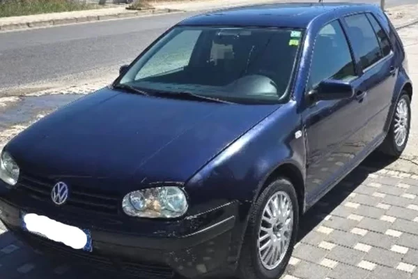 Makina ne shitje ne Durres - 240,000 Leke