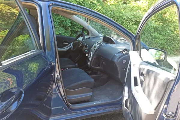 Makina ne shitje ne Tirane, Toyota, 2006 gasoline-gas,Kambio Automatik Pagesa 3,800  Euro.