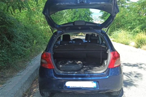 Makina ne shitje ne Tirane, Toyota, 2006 gasoline-gas,Kambio Automatik Pagesa 3,800  Euro.