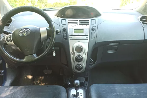 Makina ne shitje ne Tirane, Toyota, 2006 gasoline-gas,Kambio Automatik Pagesa 3,800  Euro.