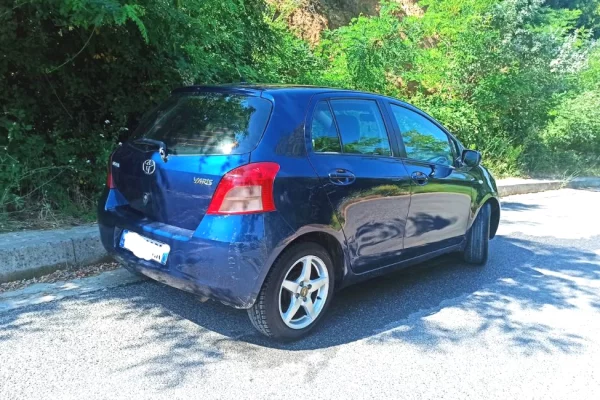 Makina ne shitje ne Tirane, Toyota, 2006 gasoline-gas,Kambio Automatik Pagesa 3,800  Euro.