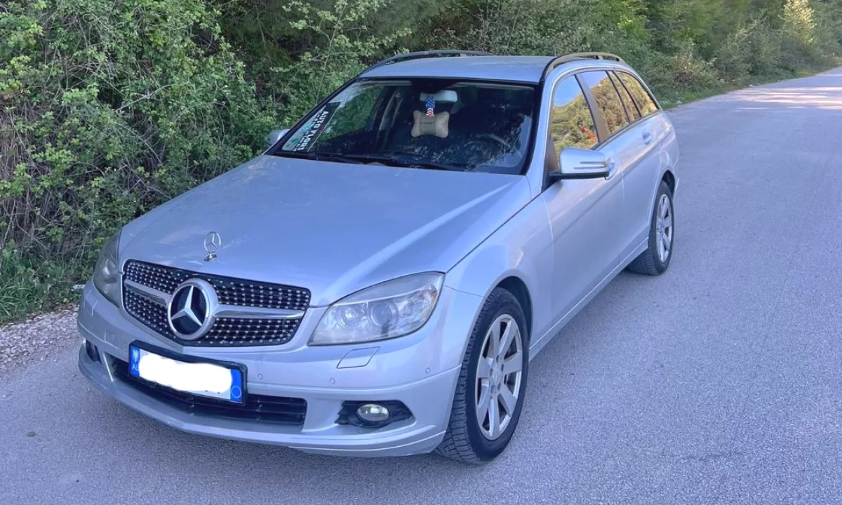 Makina ne shitje ne Elbasan, Mercedes-Benz, 2009 Diesel,Kambio Automatik Pagesa 4,900  Euro.