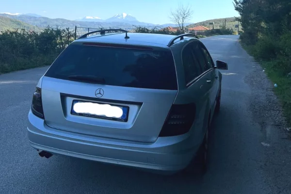 Makina ne shitje ne Elbasan, Mercedes-Benz, 2009 Diesel,Kambio Automatik Pagesa 4,900  Euro.