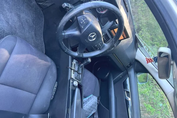 Makina ne shitje ne Elbasan, Mercedes-Benz, 2009 Diesel,Kambio Automatik Pagesa 4,900  Euro.