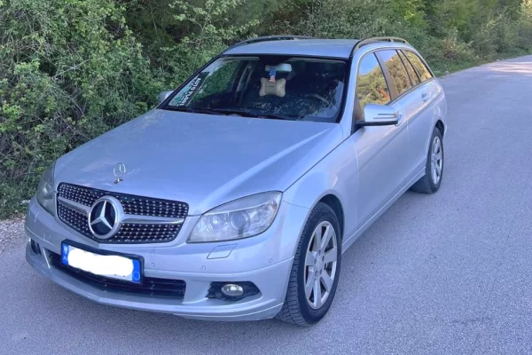 Makina ne shitje ne Elbasan - 4,900 Euro