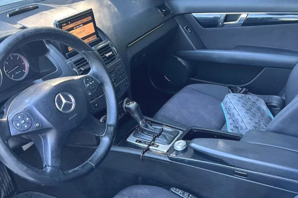 Makina ne shitje ne Elbasan, Mercedes-Benz, 2009 Diesel,Kambio Automatik Pagesa 4,900  Euro.