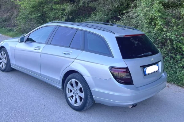 Makina ne shitje ne Elbasan, Mercedes-Benz, 2009 Diesel,Kambio Automatik Pagesa 4,900  Euro.