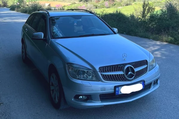 Makina ne shitje ne Elbasan, Mercedes-Benz, 2009 Diesel,Kambio Automatik Pagesa 4,900  Euro.