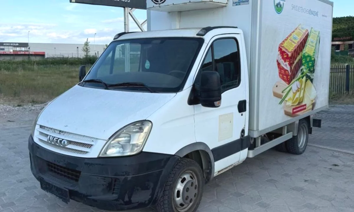 Makina ne shitje ne Prishtine, Iveco, 2007 Diesel,Kambio Manual Pagesa 6,000  Euro.