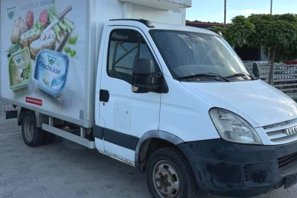 Makina ne shitje ne Prishtine, Iveco, 2007 Diesel,Kambio Manual Pagesa 6,000  Euro.