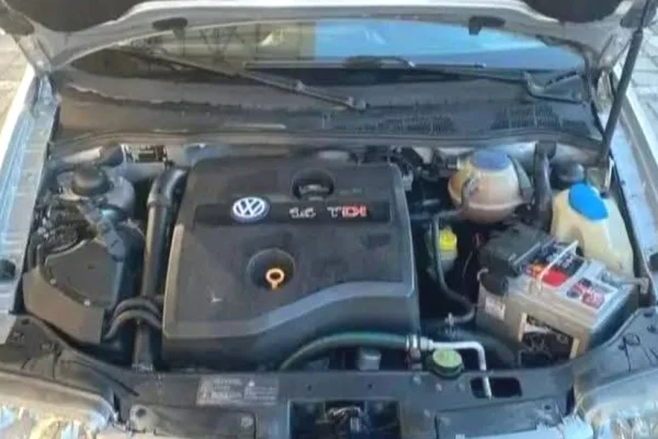 Makina ne shitje ne Tirane, Volkswagen, 2002 Diesel,Kambio Manual Pagesa 1,700  Euro.