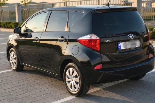 Makina ne shitje ne Tirane, Toyota, 2013 gasoline-gas,Kambio Automatik Pagesa 6,200  Euro.