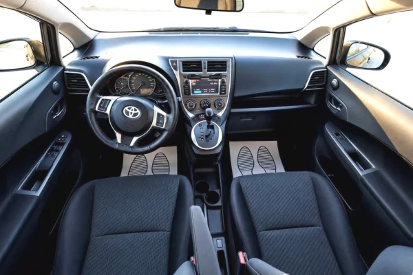 Makina ne shitje ne Tirane, Toyota, 2013 gasoline-gas,Kambio Automatik Pagesa 6,200  Euro.